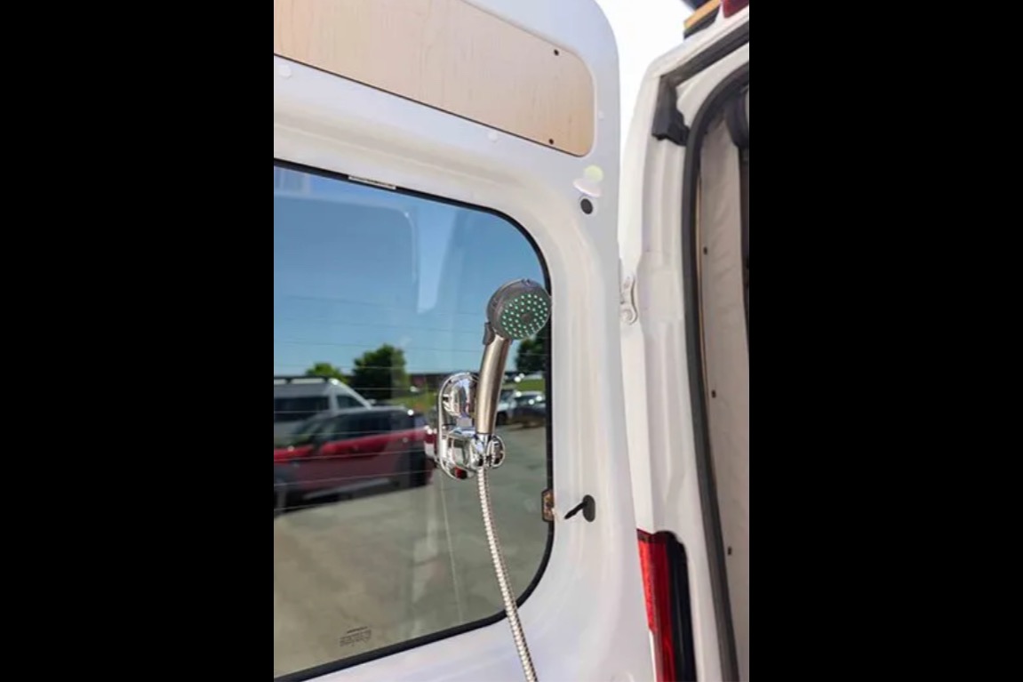 Jonathan's Vanlife Elya 
