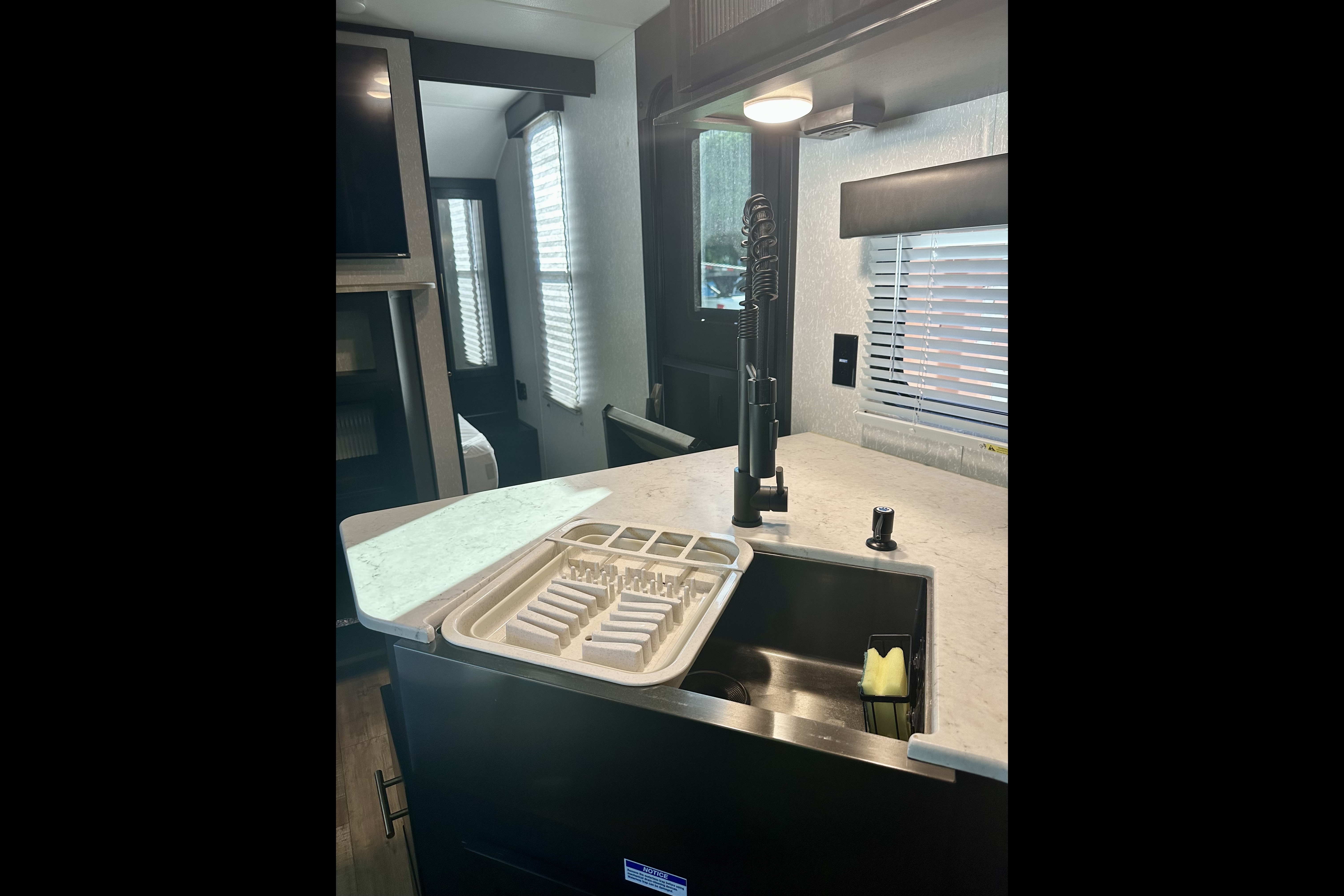 2022 32ft Cherokee Grey Wolf