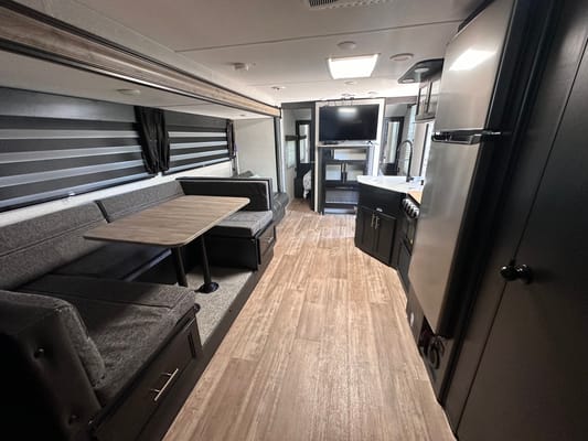 2022 32ft Cherokee Grey Wolf