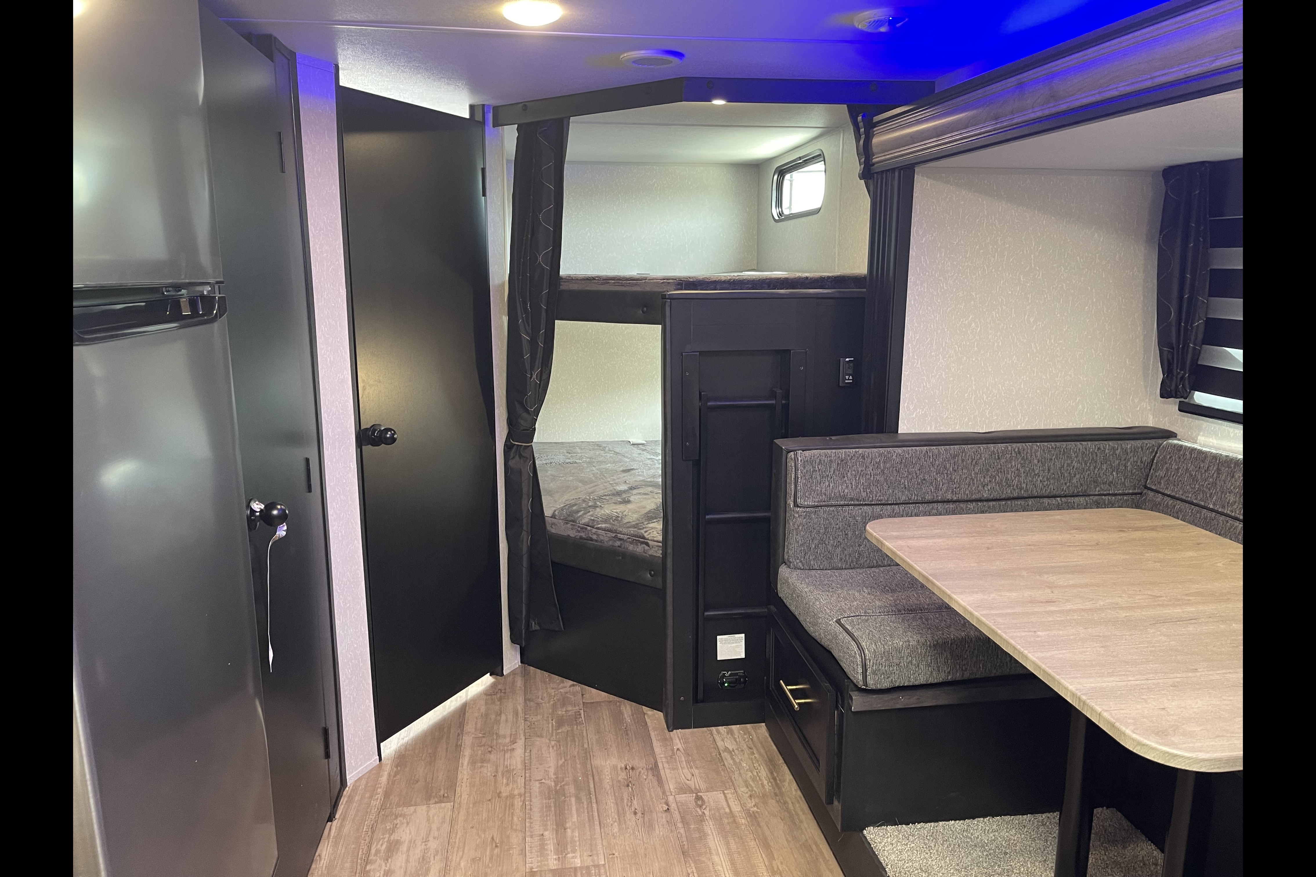 2022 32ft Cherokee Grey Wolf