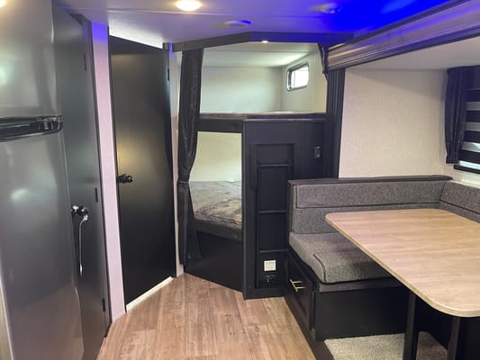2022 32ft Cherokee Grey Wolf