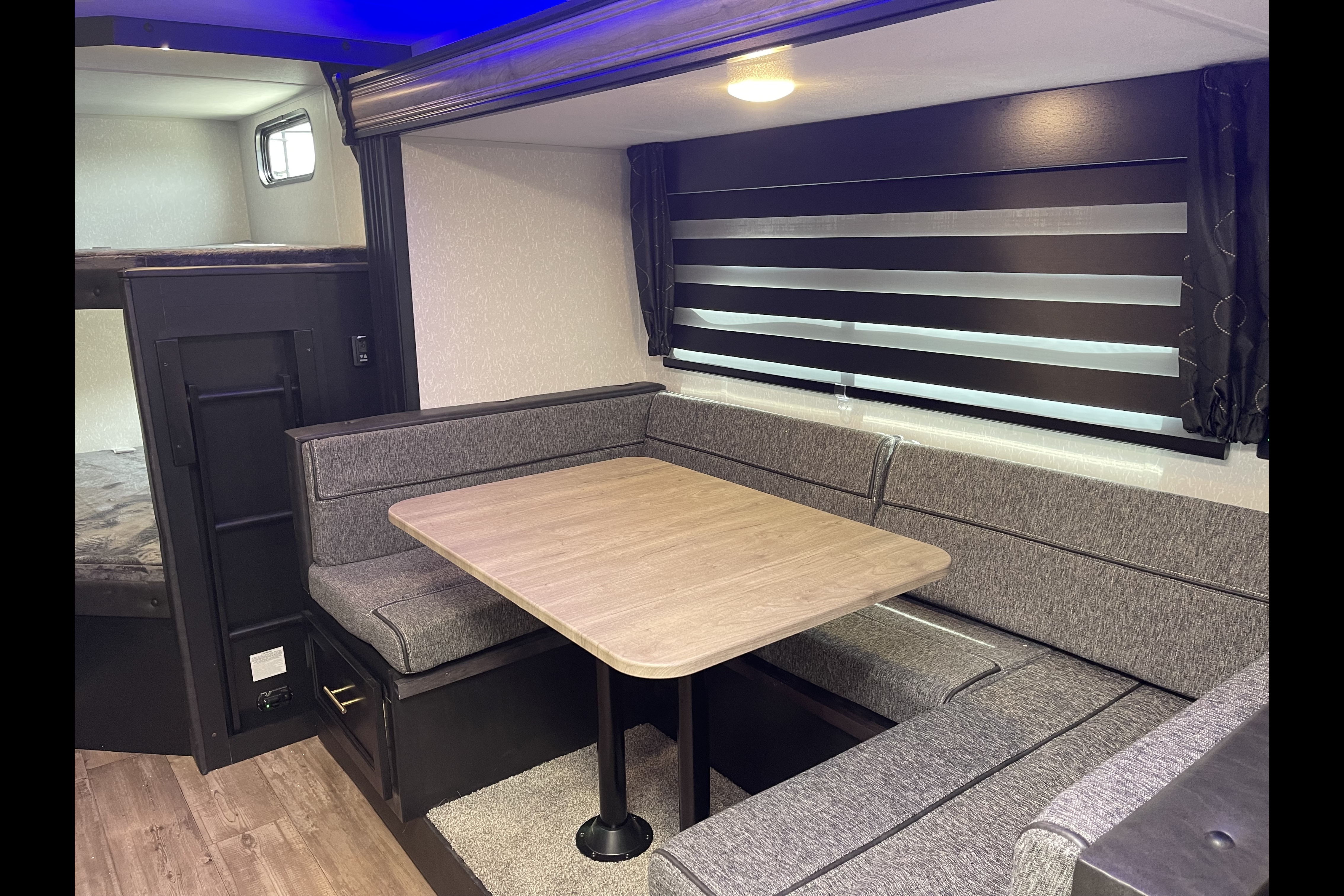 2022 32ft Cherokee Grey Wolf