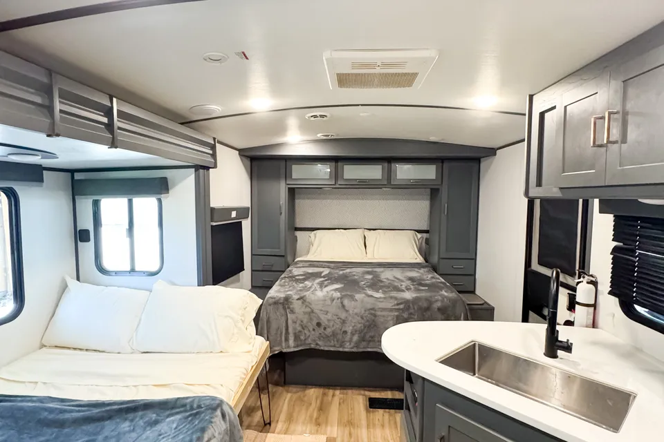 Taylor's Keystone Premier 19FBPR Travel Trailer