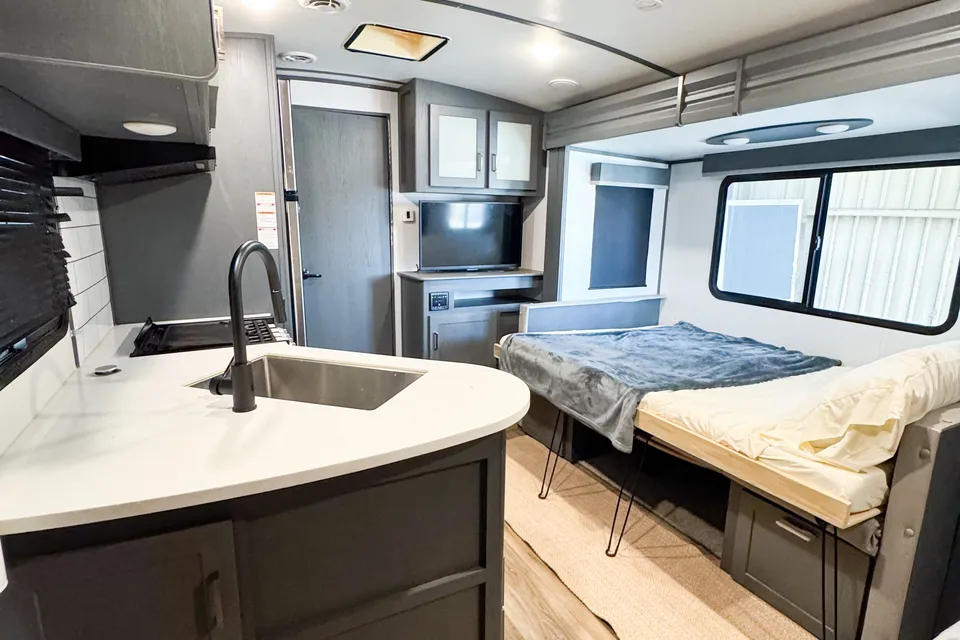 Taylor's Keystone Premier 19FBPR Travel Trailer