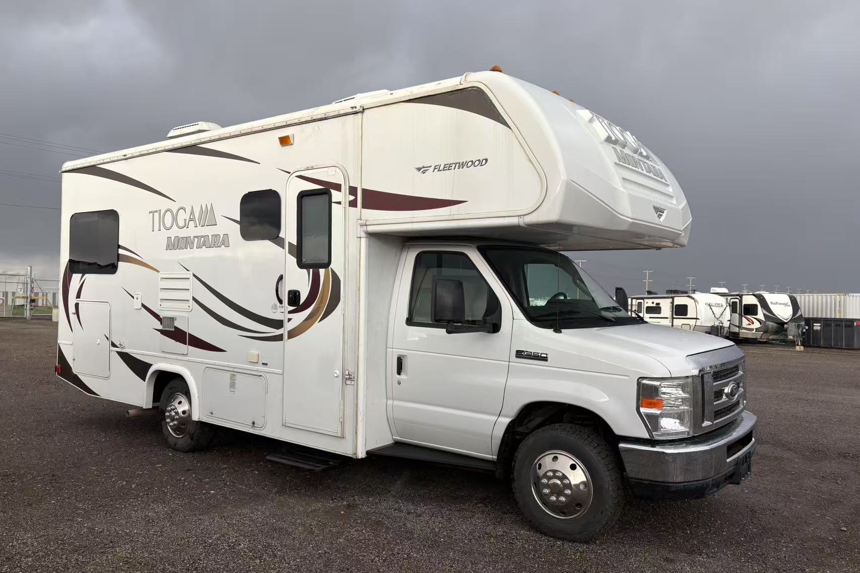 Fleet #C6 Mid-size Class C – Luxury Option for Families & Friends (Sleeps 3 Adults, 2 Children)
