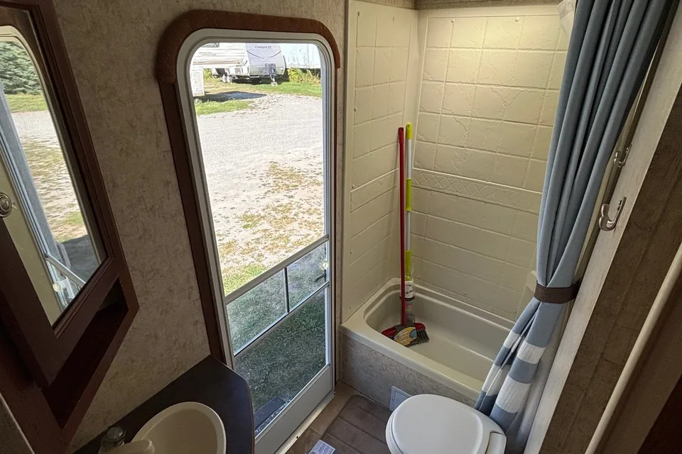 28' Kodiak Bunkhouse South Division RV