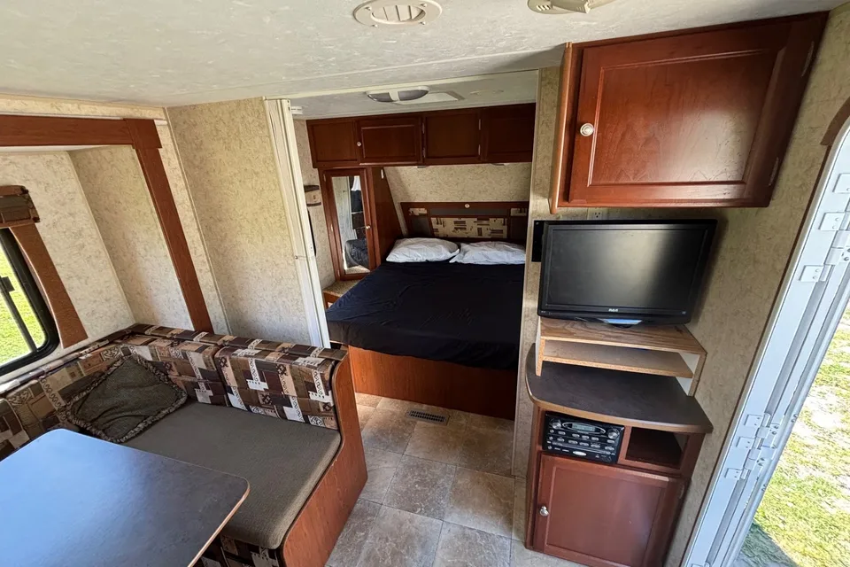 28' Kodiak Bunkhouse South Division RV