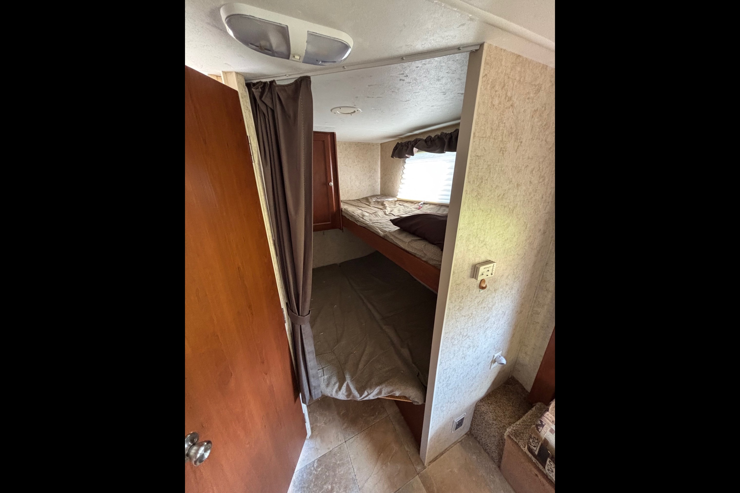 28' Kodiak Bunkhouse South Division RV