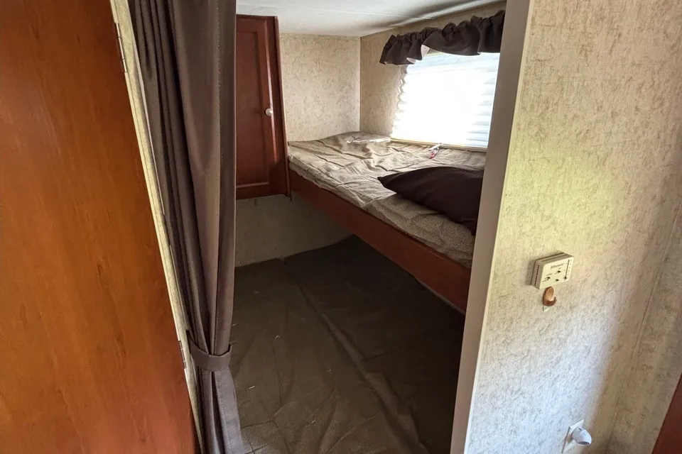 28' Kodiak Bunkhouse South Division RV