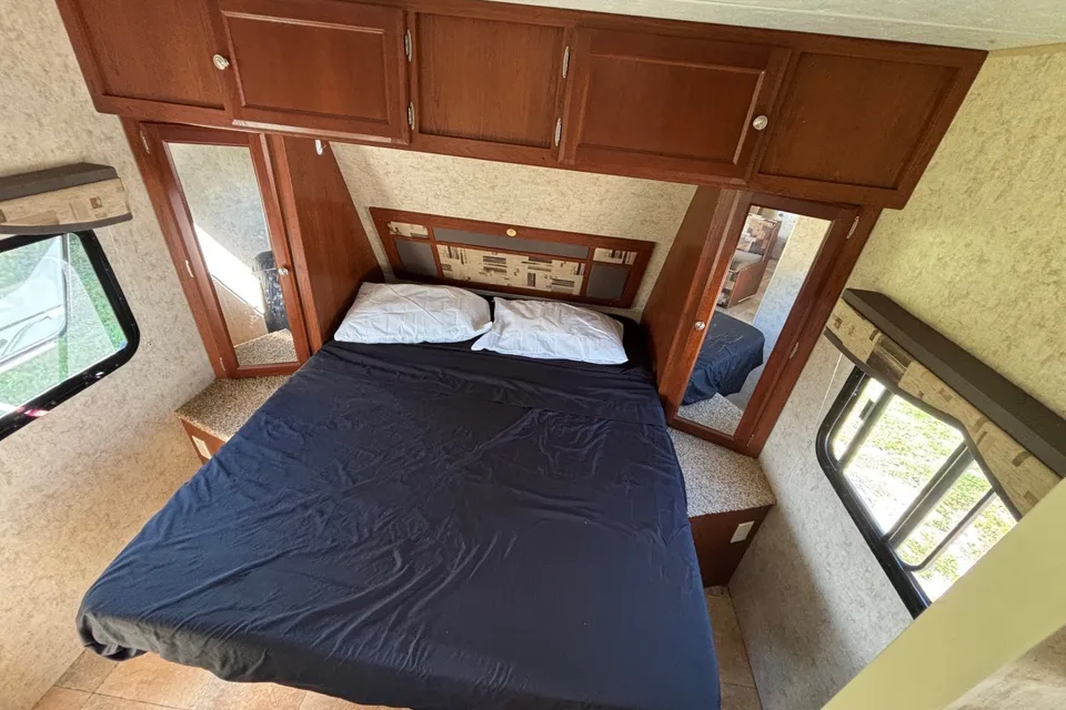 28' Kodiak Bunkhouse South Division RV