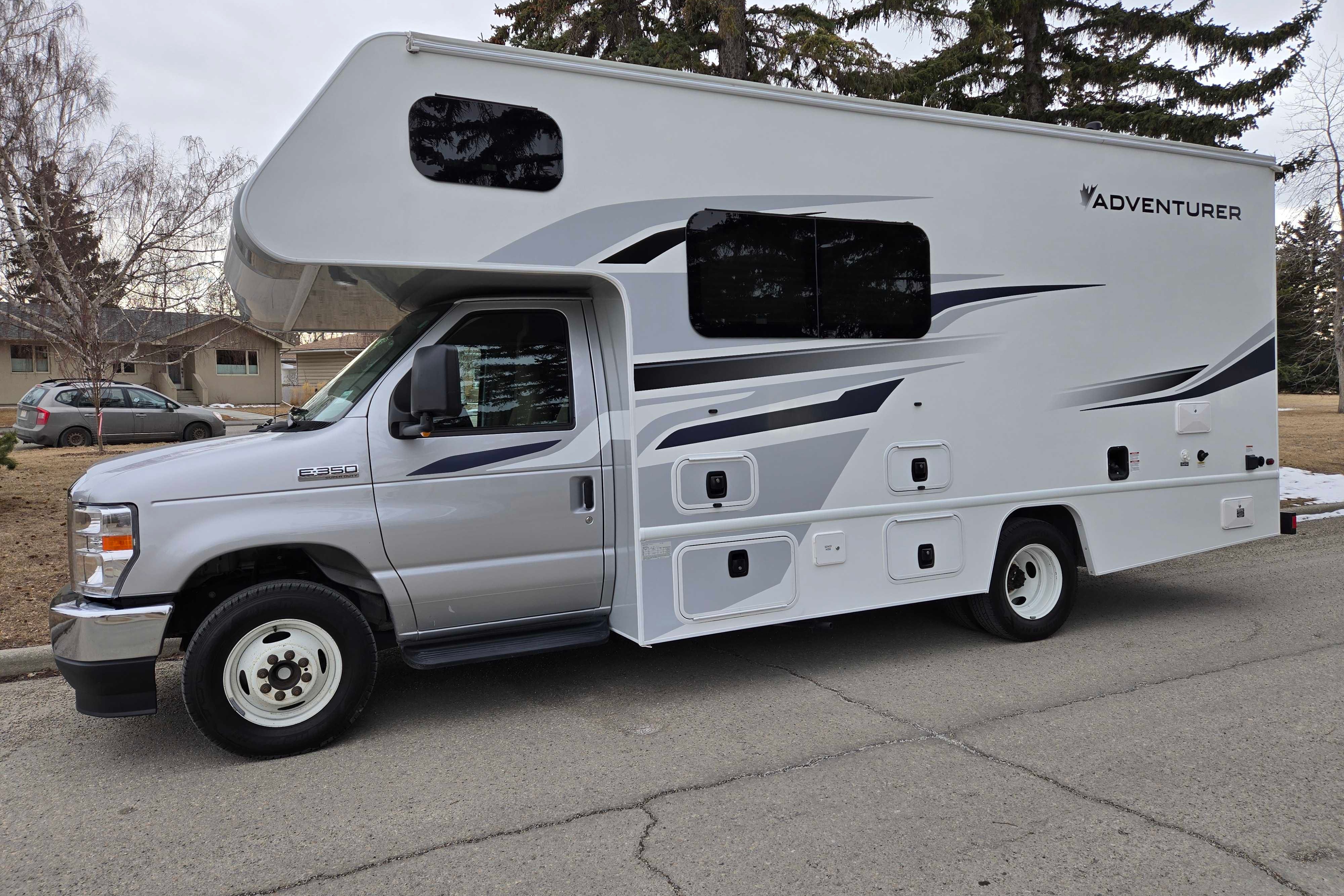 Your goldilocks RV, perfect for any experience! 2022 Alp Adventurer 23'