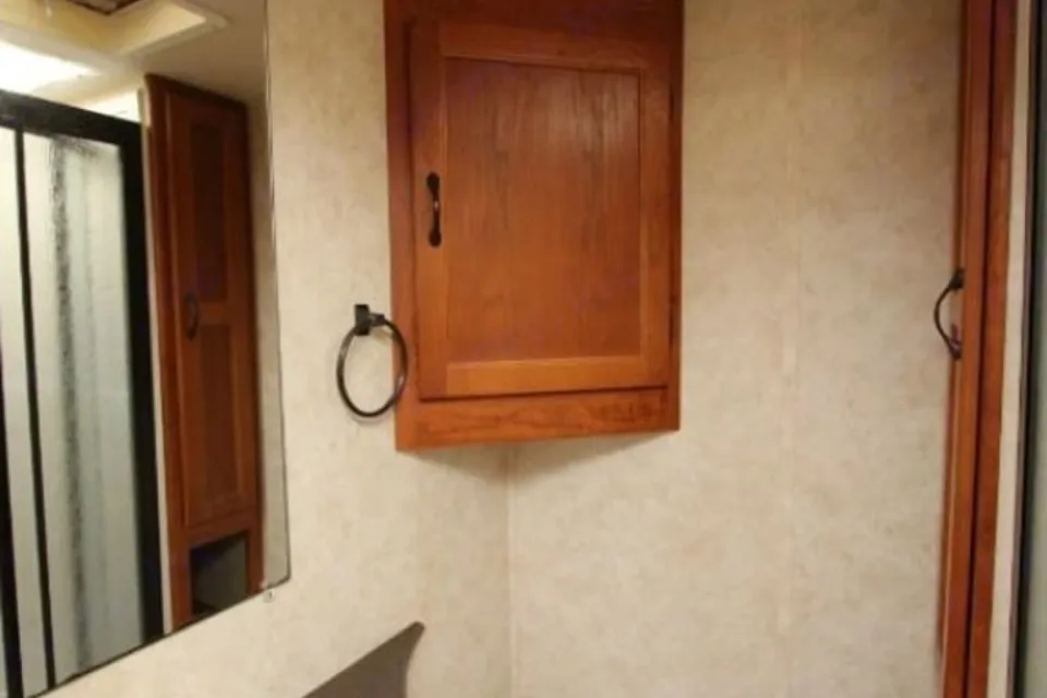 Family Bunkhouse RV – Sleeps 10, Fully Stocked!