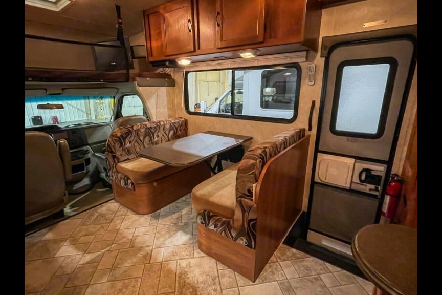 Family Bunkhouse RV – Sleeps 10, Fully Stocked!