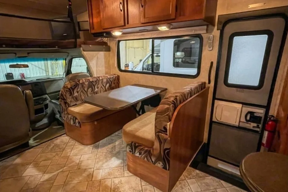 Family Bunkhouse RV – Sleeps 10, Fully Stocked!