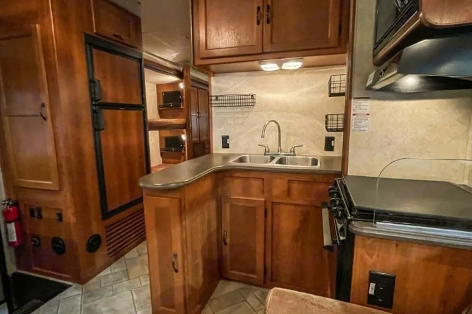 Family Bunkhouse RV – Sleeps 10, Fully Stocked!