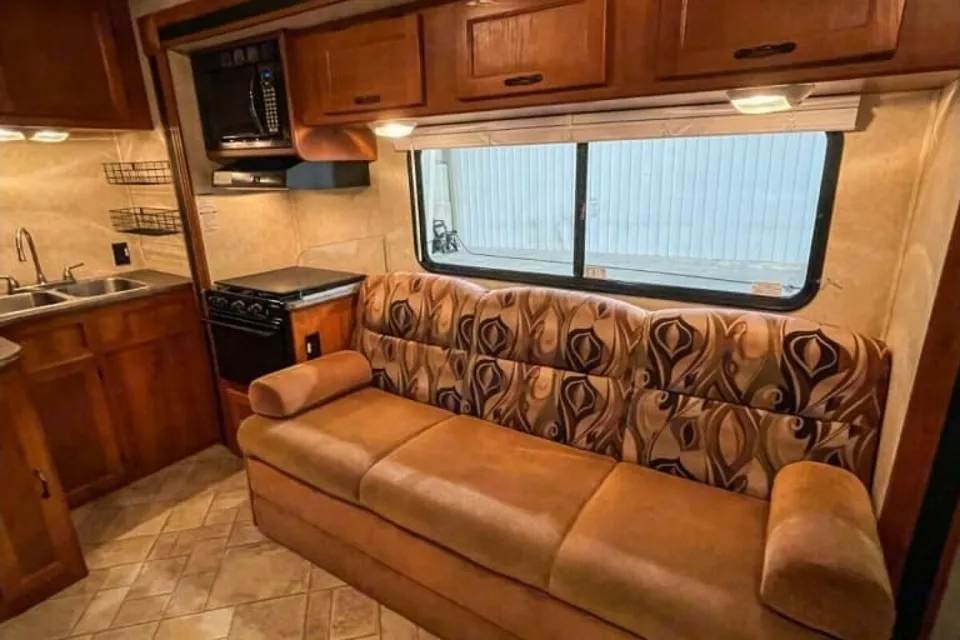 Family Bunkhouse RV – Sleeps 10, Fully Stocked!