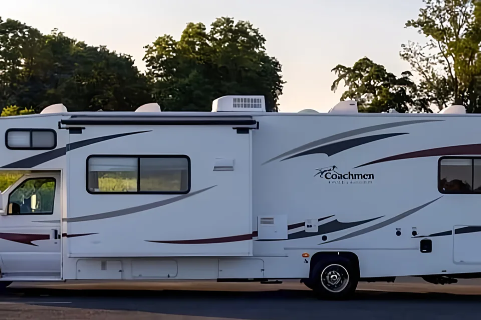 Family Bunkhouse RV – Sleeps 10, Fully Stocked!