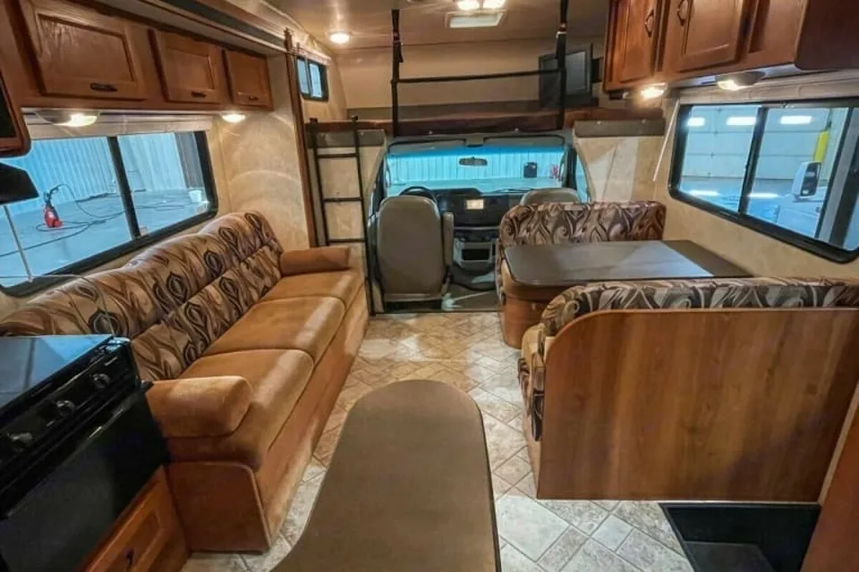 Family Bunkhouse RV – Sleeps 10, Fully Stocked!