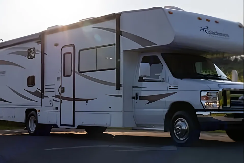 Family Bunkhouse RV – Sleeps 10, Fully Stocked!