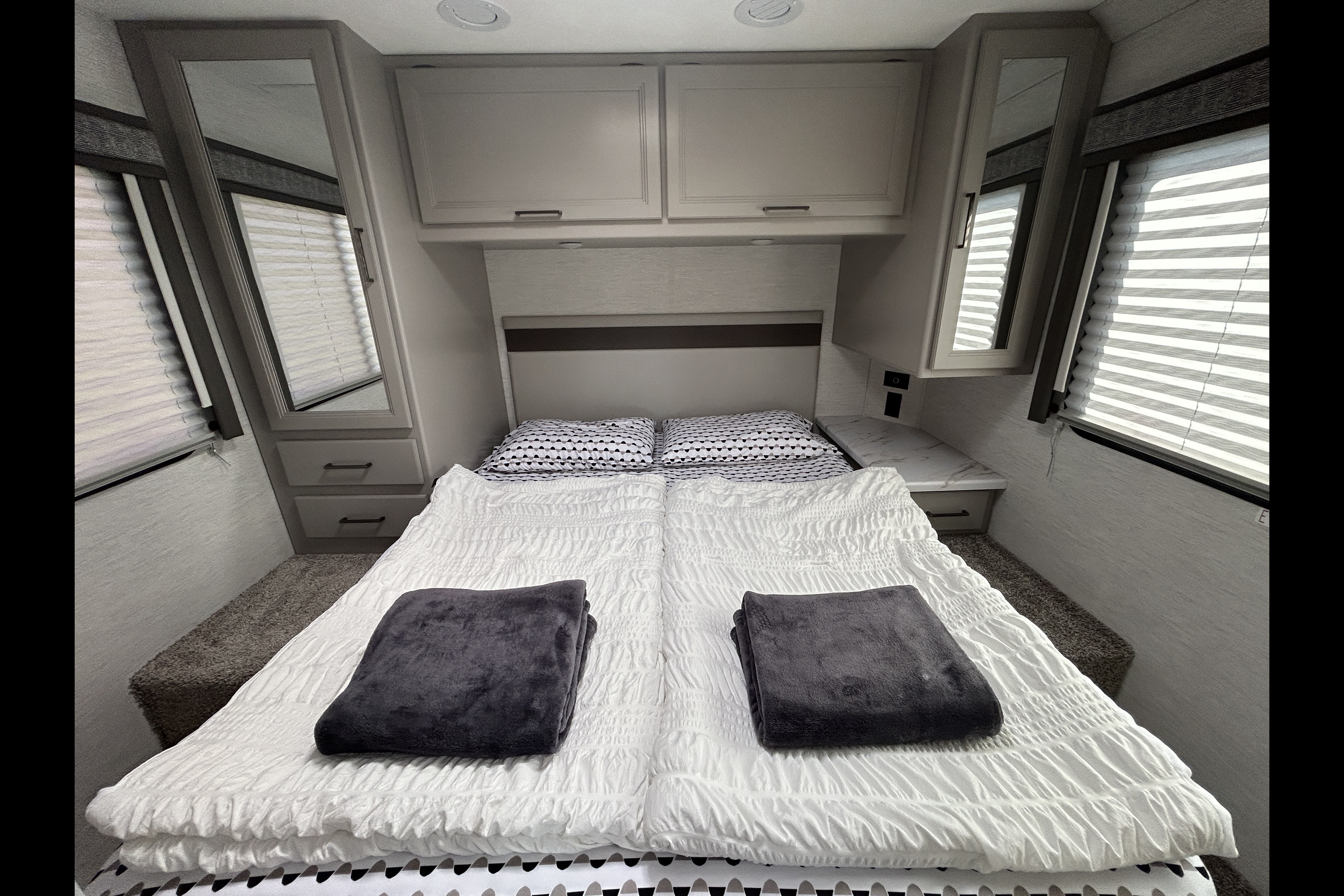 Brand New 2025 Gulf Stream 30ft. with free private shuttle - Belinda