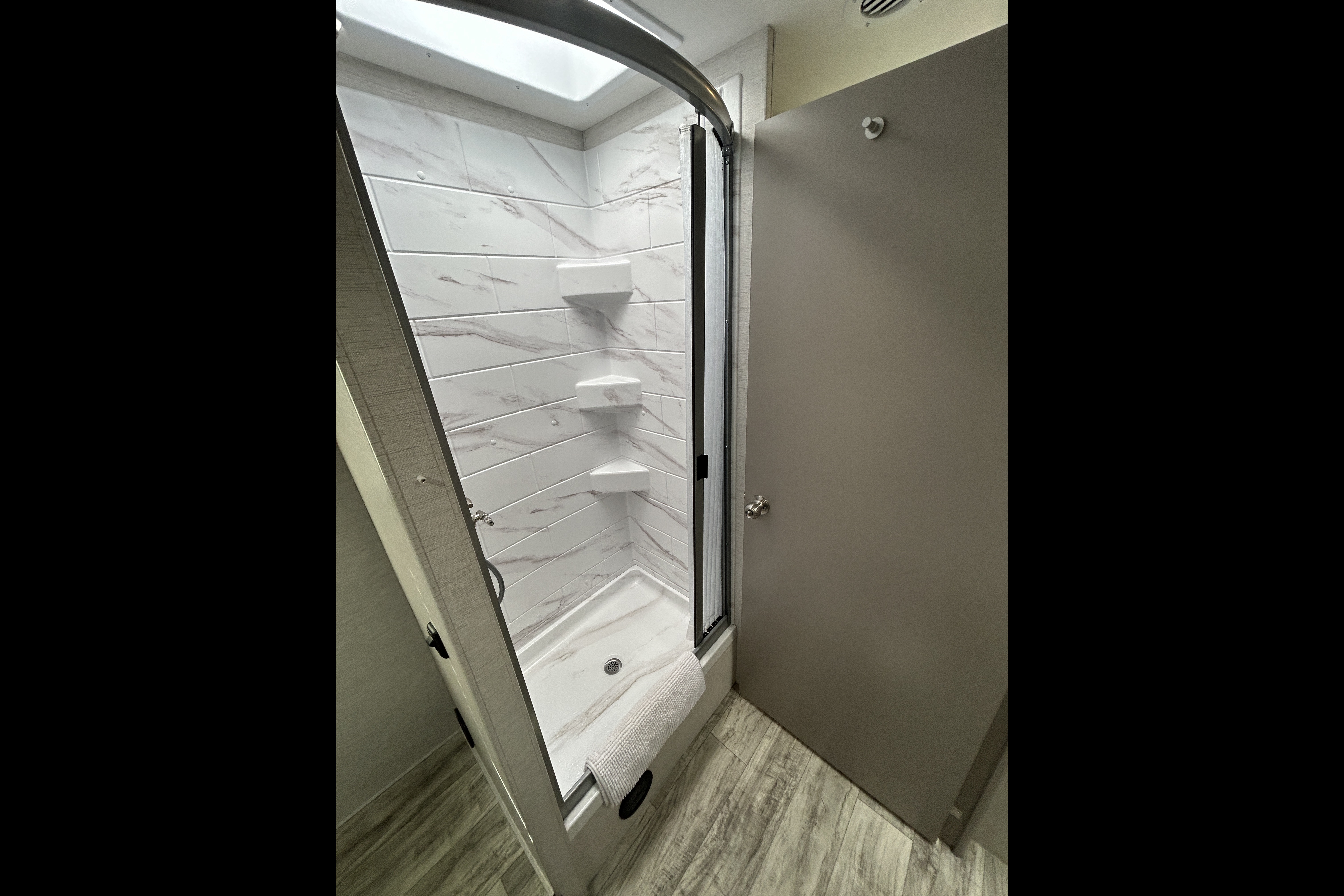 Brand New 2025 Gulf Stream 30ft. with free private shuttle - Belinda