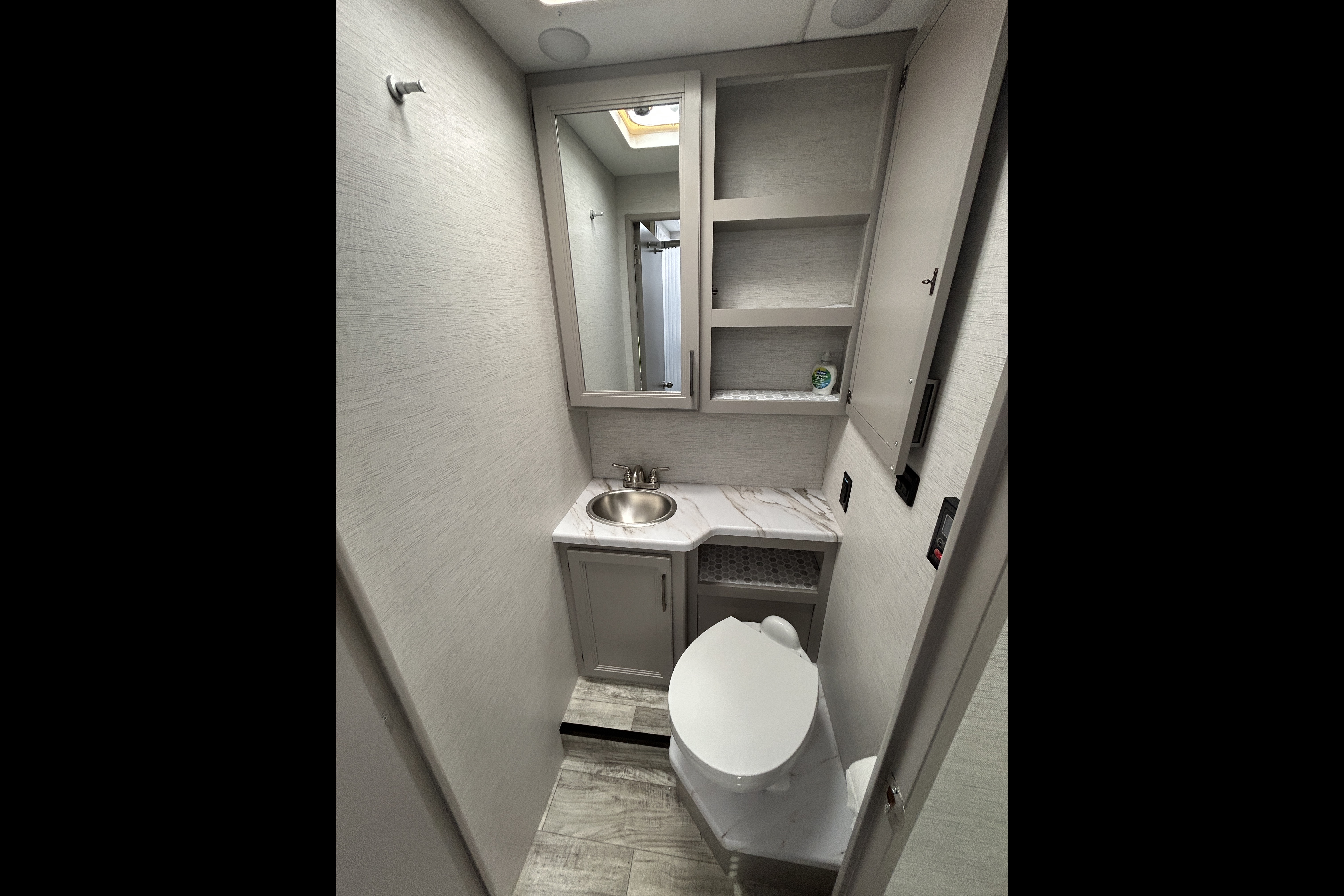 Brand New 2025 Gulf Stream 30ft. with free private shuttle - Belinda
