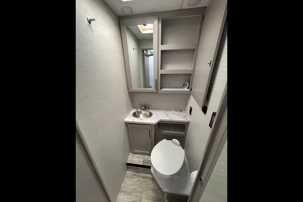 Brand New 2025 Gulf Stream 30ft. with free private shuttle - Belinda