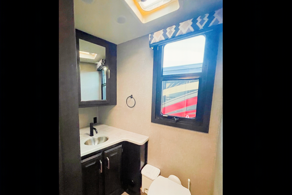 ✨Disney Enchanted Coach 36ft Jayco (Stationary only)✨