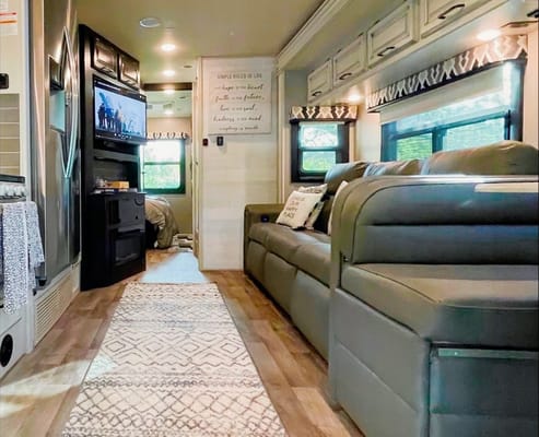 ✨Disney Enchanted Coach 36ft Jayco (Stationary only)✨