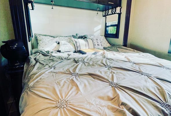 ✨Disney Enchanted Coach 36ft Jayco (Stationary only)✨
