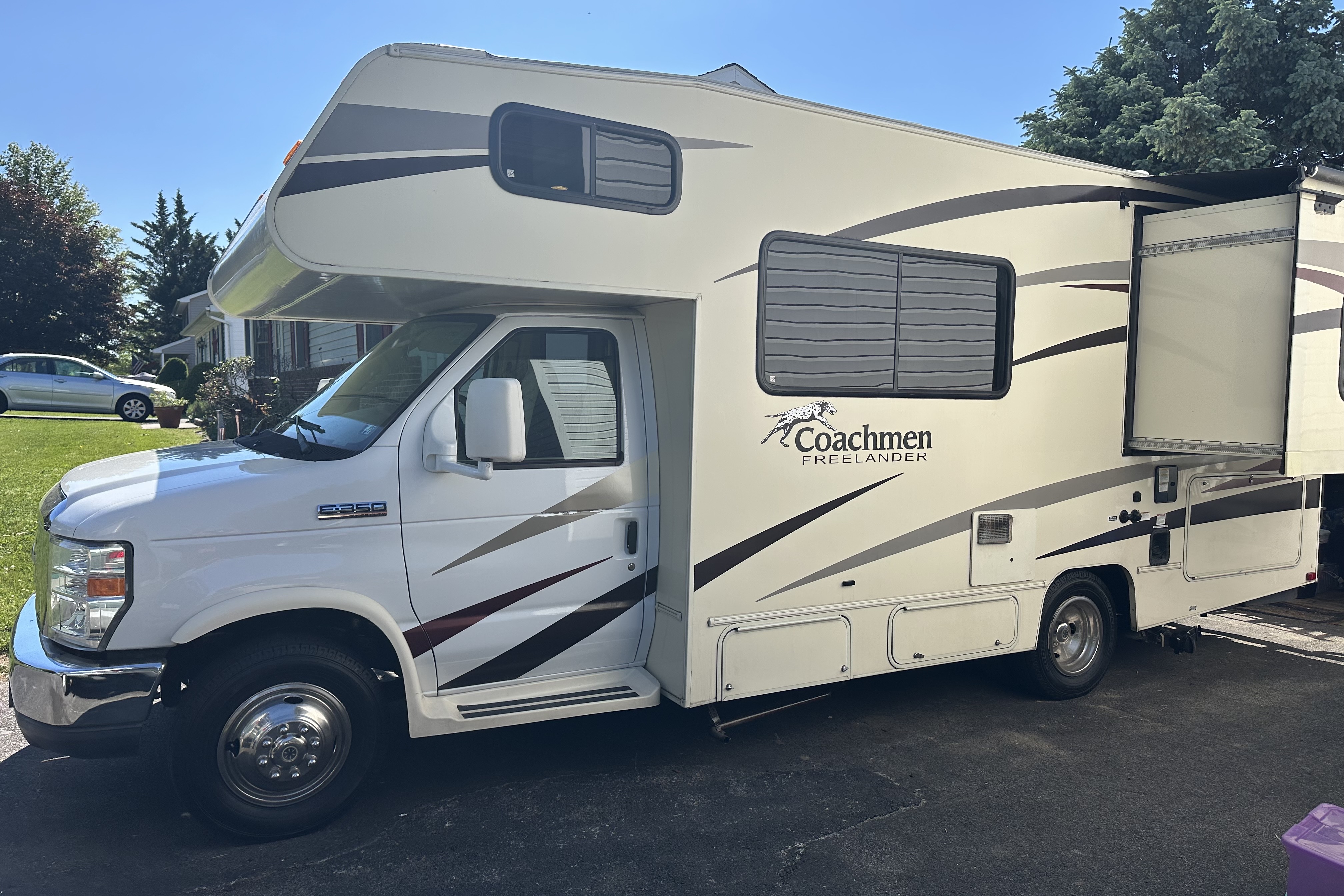 Pet Friendly Coachmen Freelander 21 RS