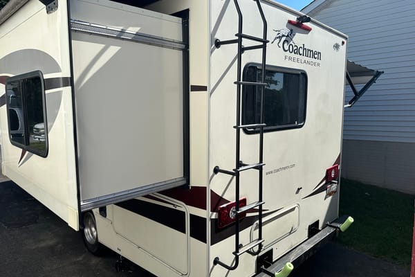 Pet Friendly Coachmen Freelander 21 RS