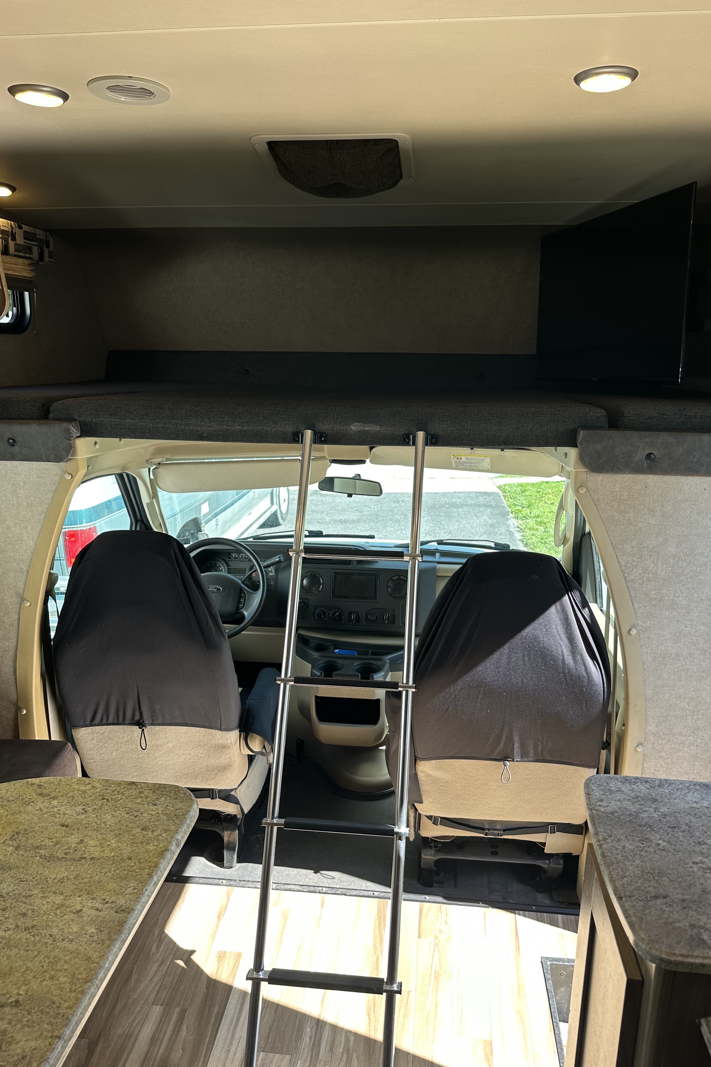 Pet Friendly Coachmen Freelander 21 RS