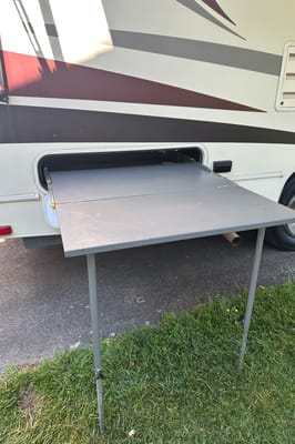 Pet Friendly Coachmen Freelander 21 RS