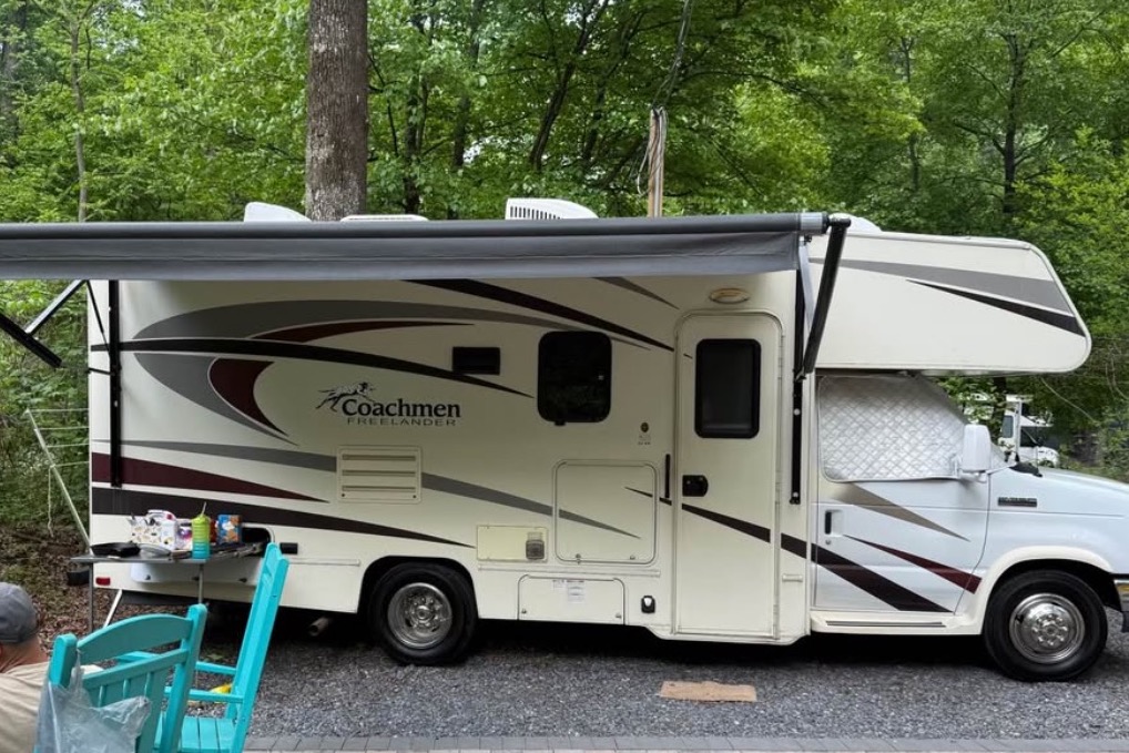 Pet Friendly Coachmen Freelander 21 RS