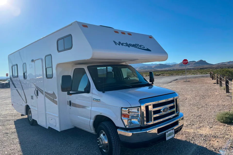 Yasmin & Mike’s 2019 Thor Majestic*