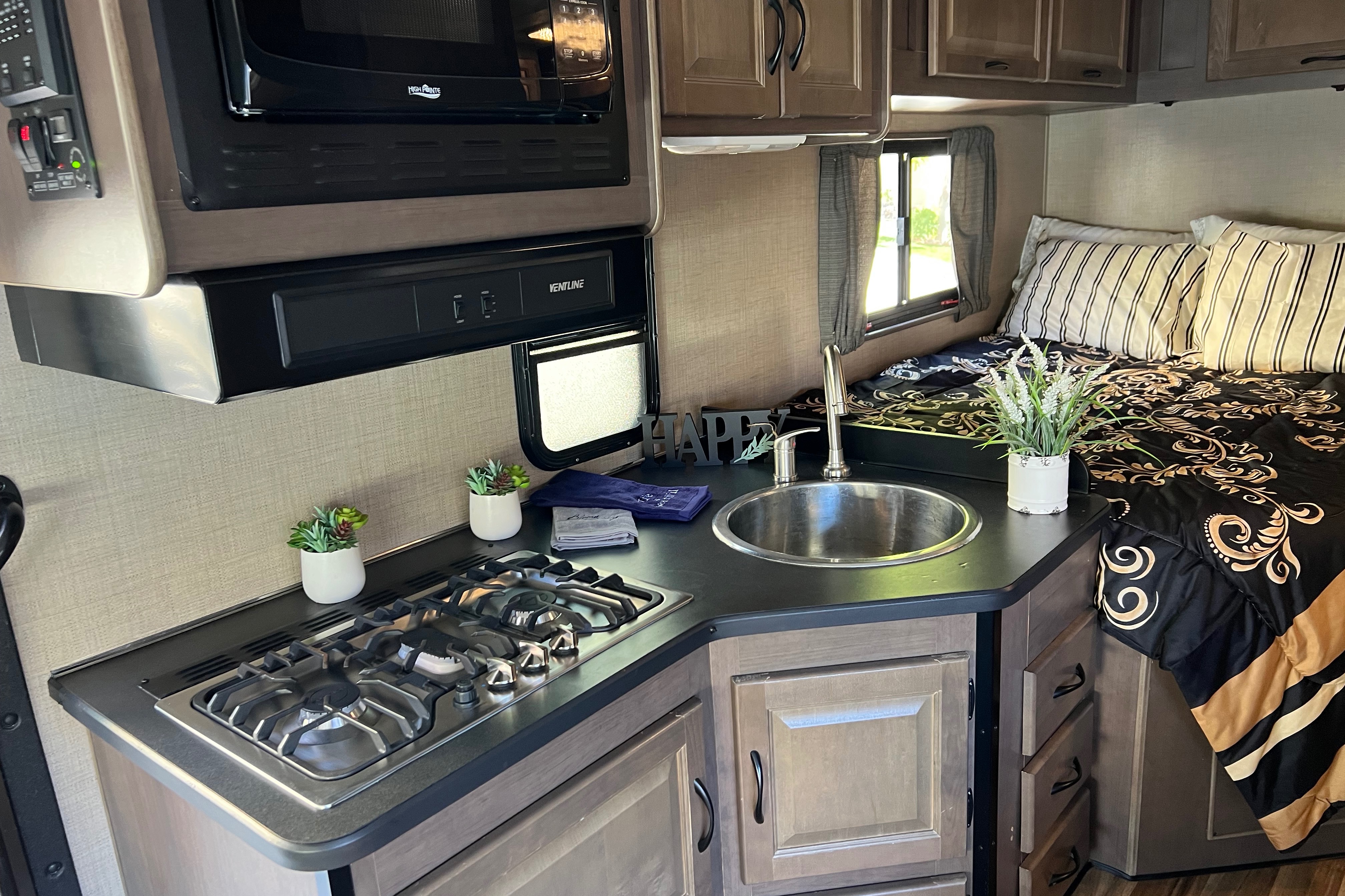 Yasmin & Mike’s 2019 Thor Majestic*UNLIMITED MILES!!*Restrictions may apply,please inquiry