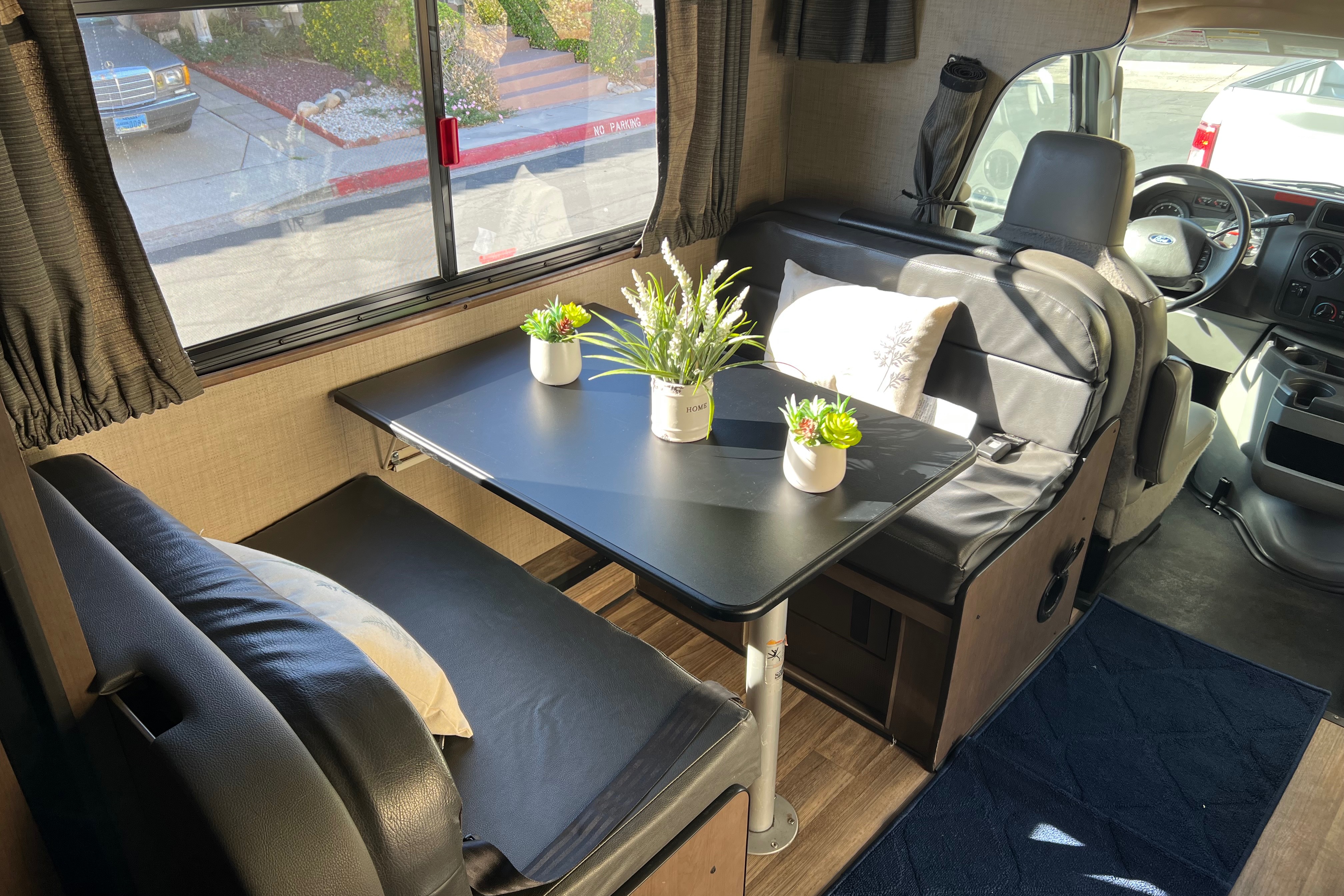 Yasmin & Mike’s 2019 Thor Majestic*UNLIMITED MILES!!*Restrictions may apply,please inquiry