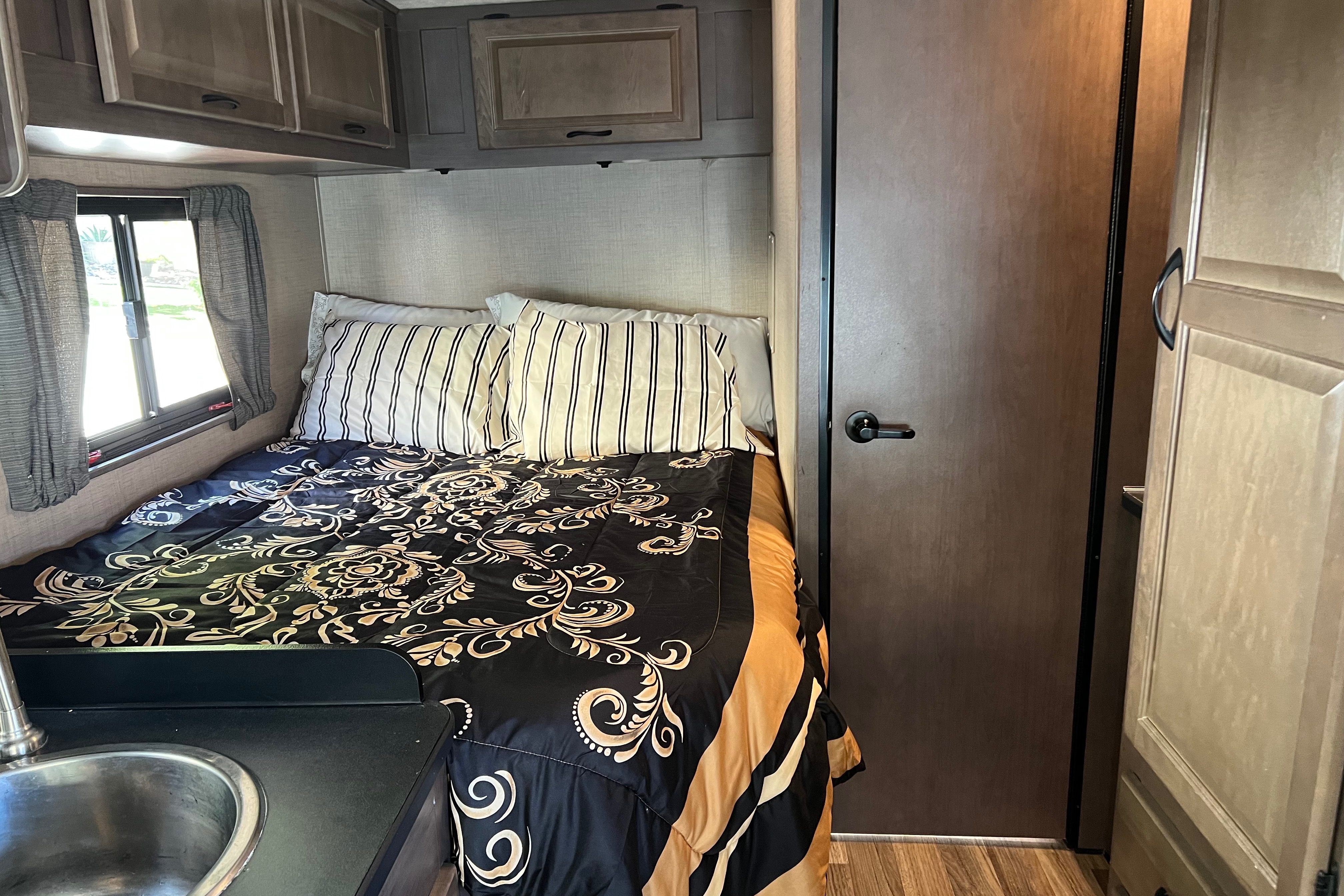 Yasmin & Mike’s 2019 Thor Majestic*UNLIMITED MILES!!*Restrictions may apply,please inquiry
