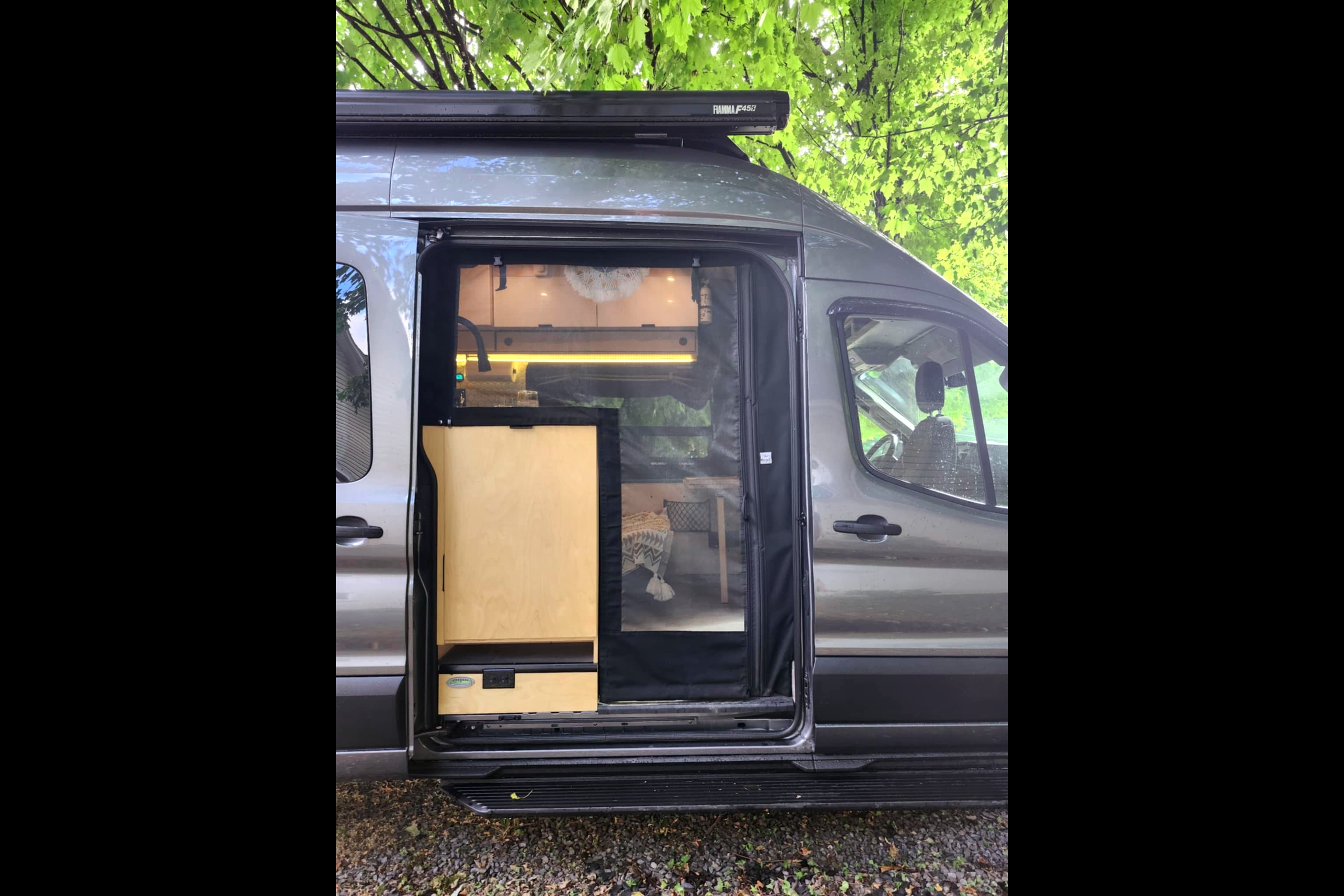 Inspira Van (Ford Transit 250, 4x4, 4 saisons)