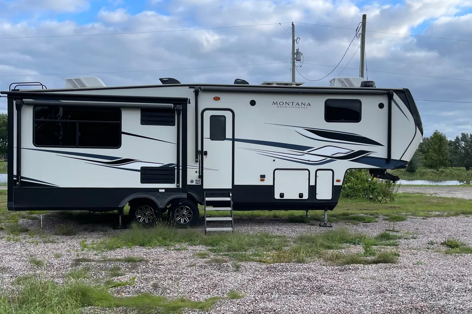 Ron's Keystone Montana High Country 281CK Fifth Wheel