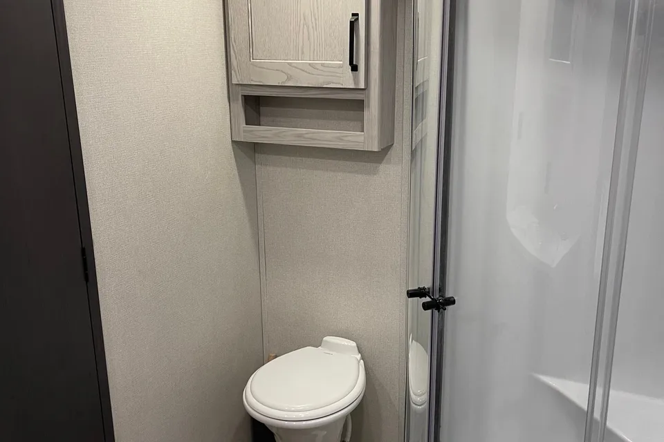 Ron's Keystone Montana High Country 281CK Fifth Wheel