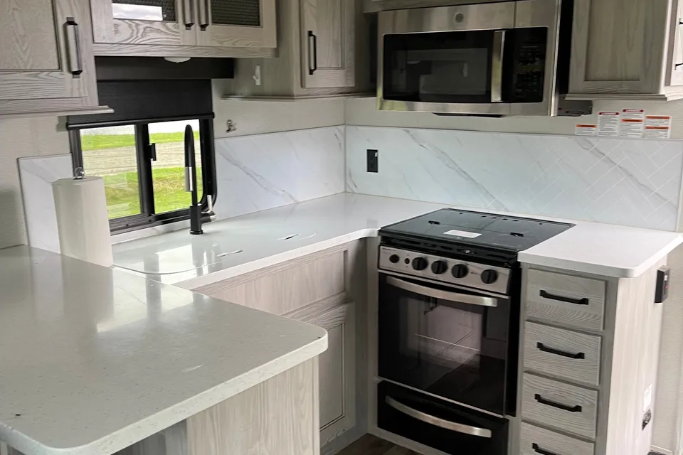 Ron's Keystone Montana High Country 281CK Fifth Wheel