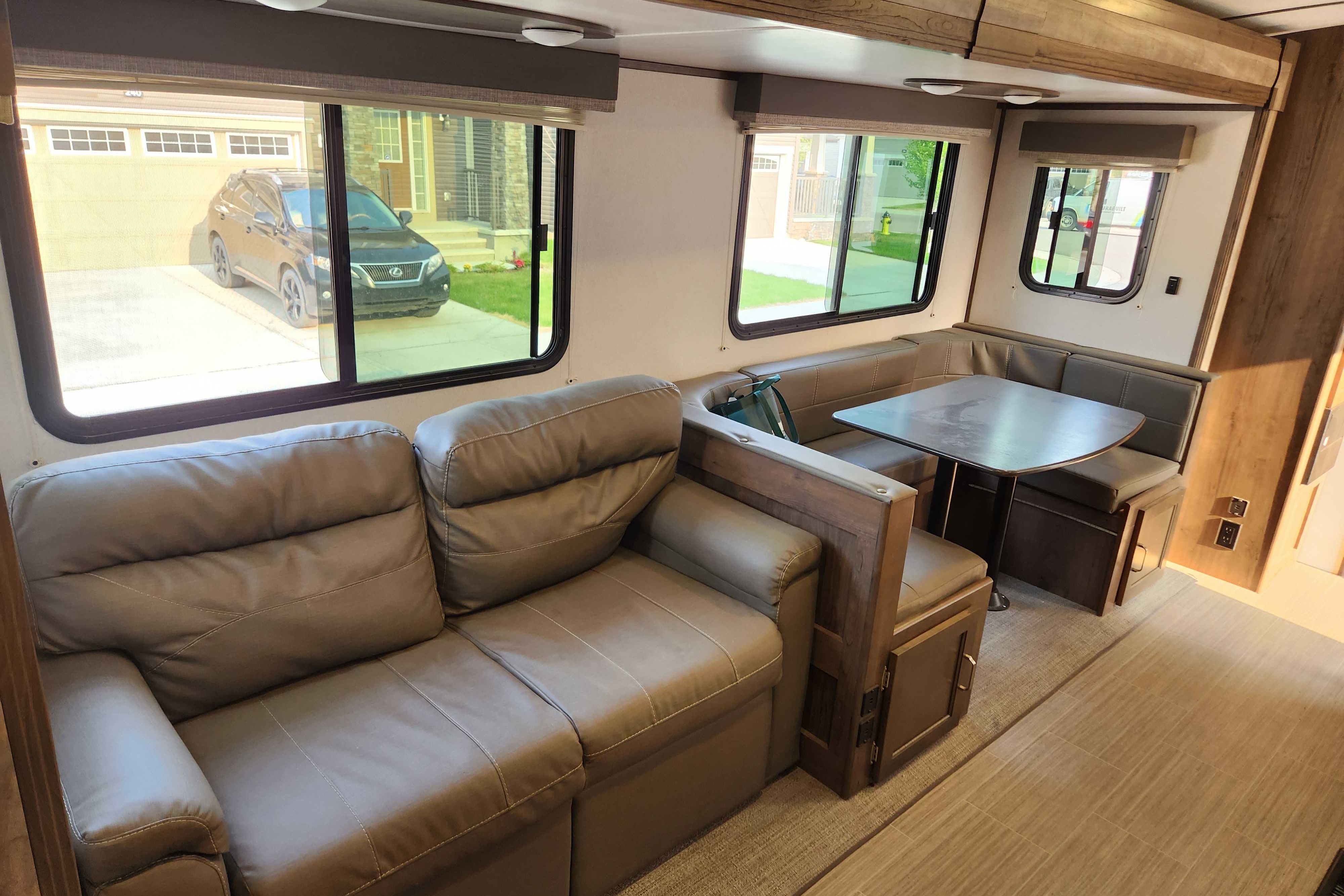 Family Friendly Keystone Passport 2950BH Travel Trailer