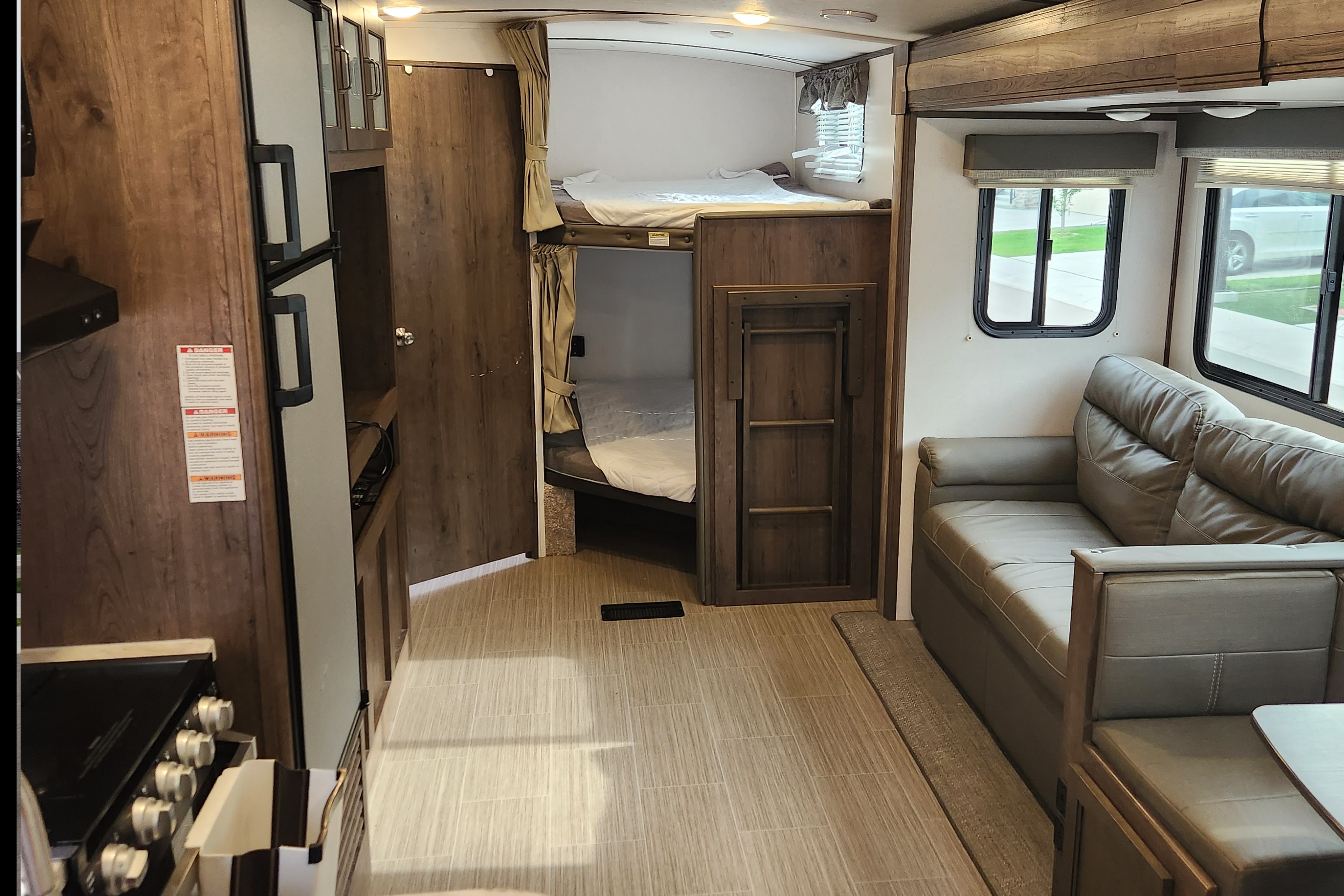 Family Friendly Keystone Passport 2950BH Travel Trailer