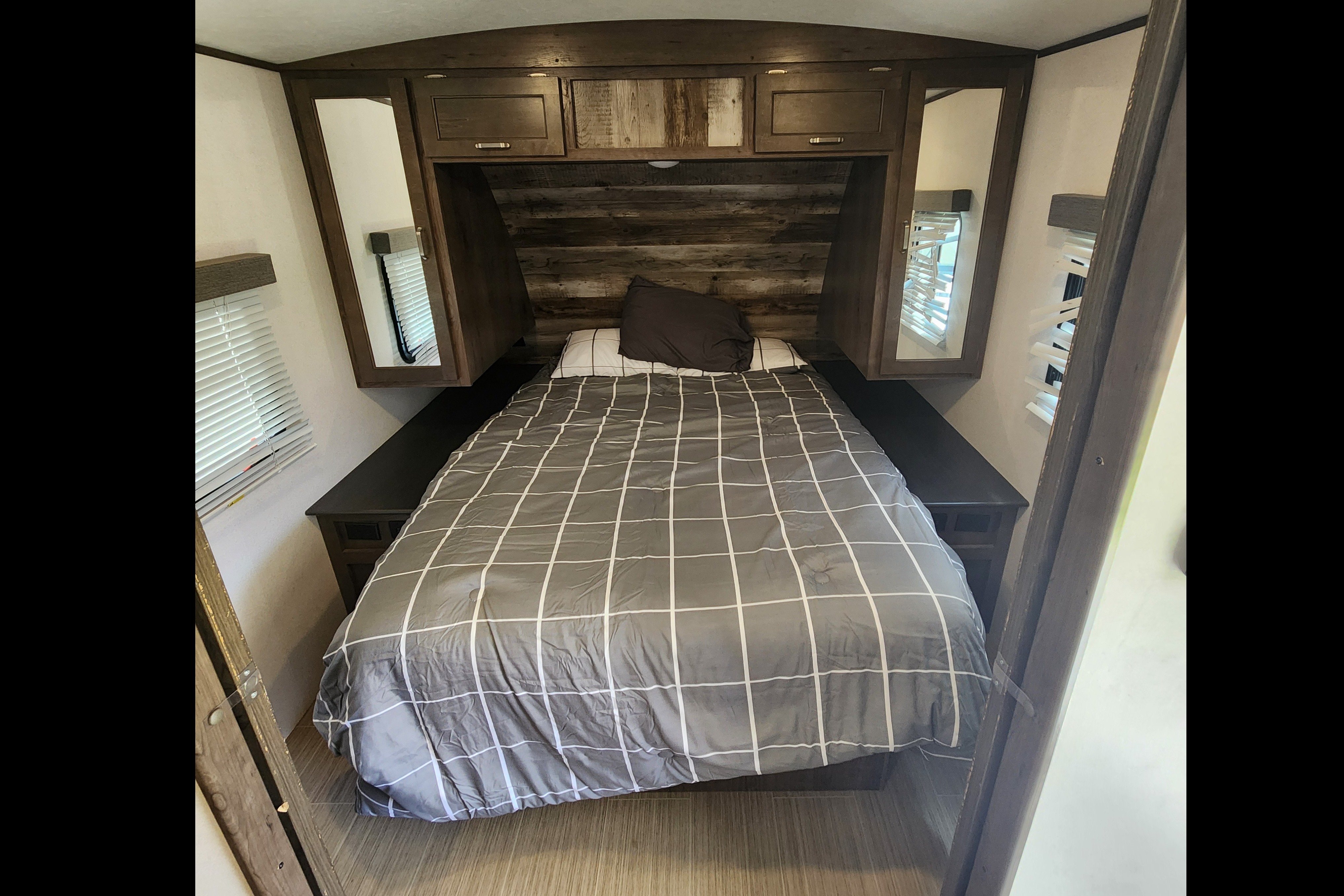 Family Friendly Keystone Passport 2950BH Travel Trailer