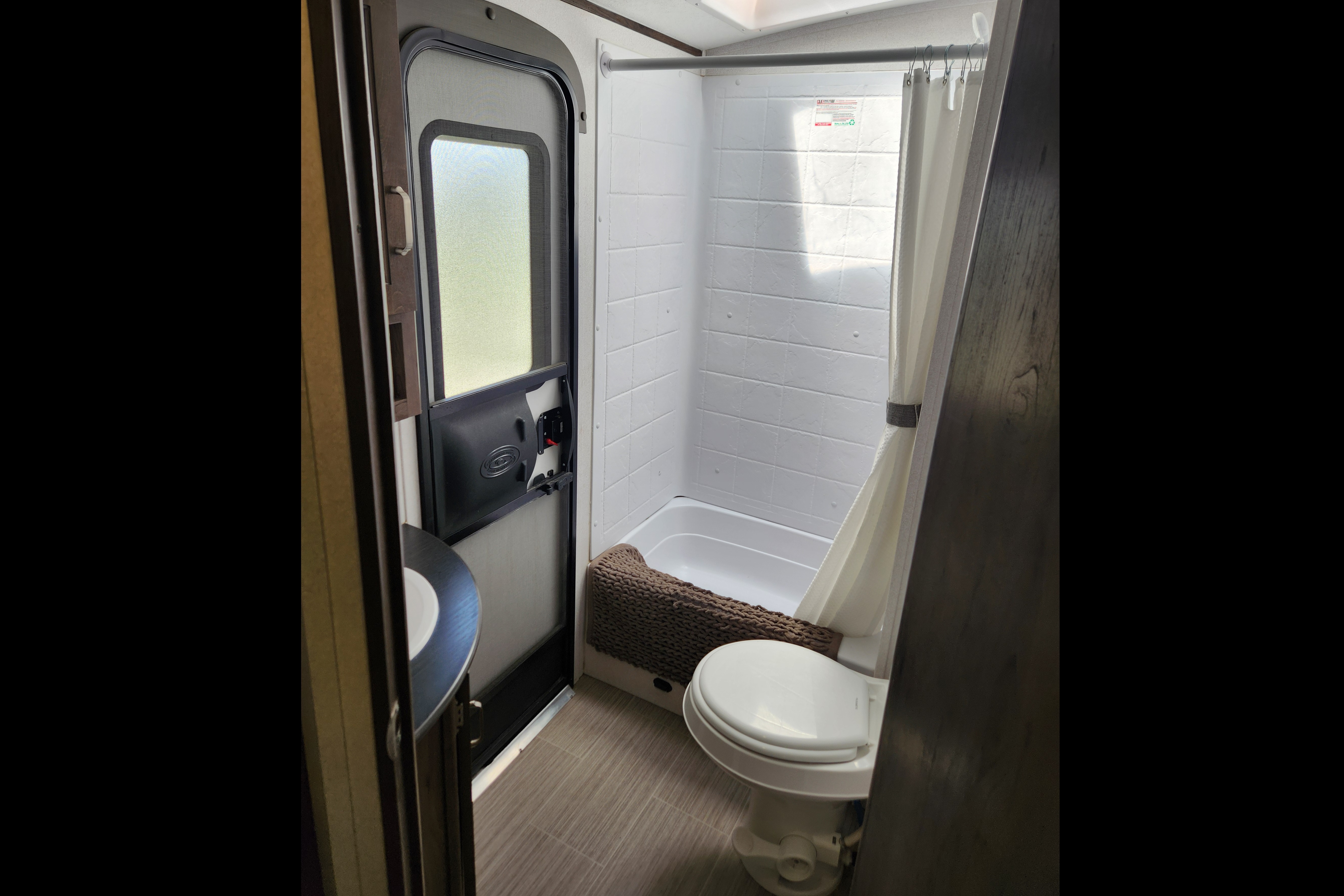 Family Friendly Keystone Passport 2950BH Travel Trailer