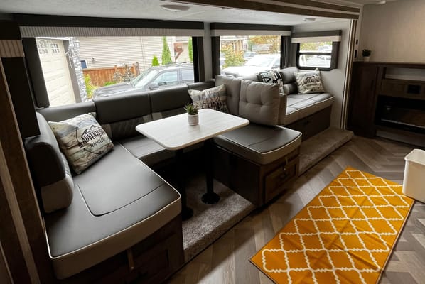 Trailer&Chill Forest River wildwood X-Lite 263BHXL Travel Trailer
