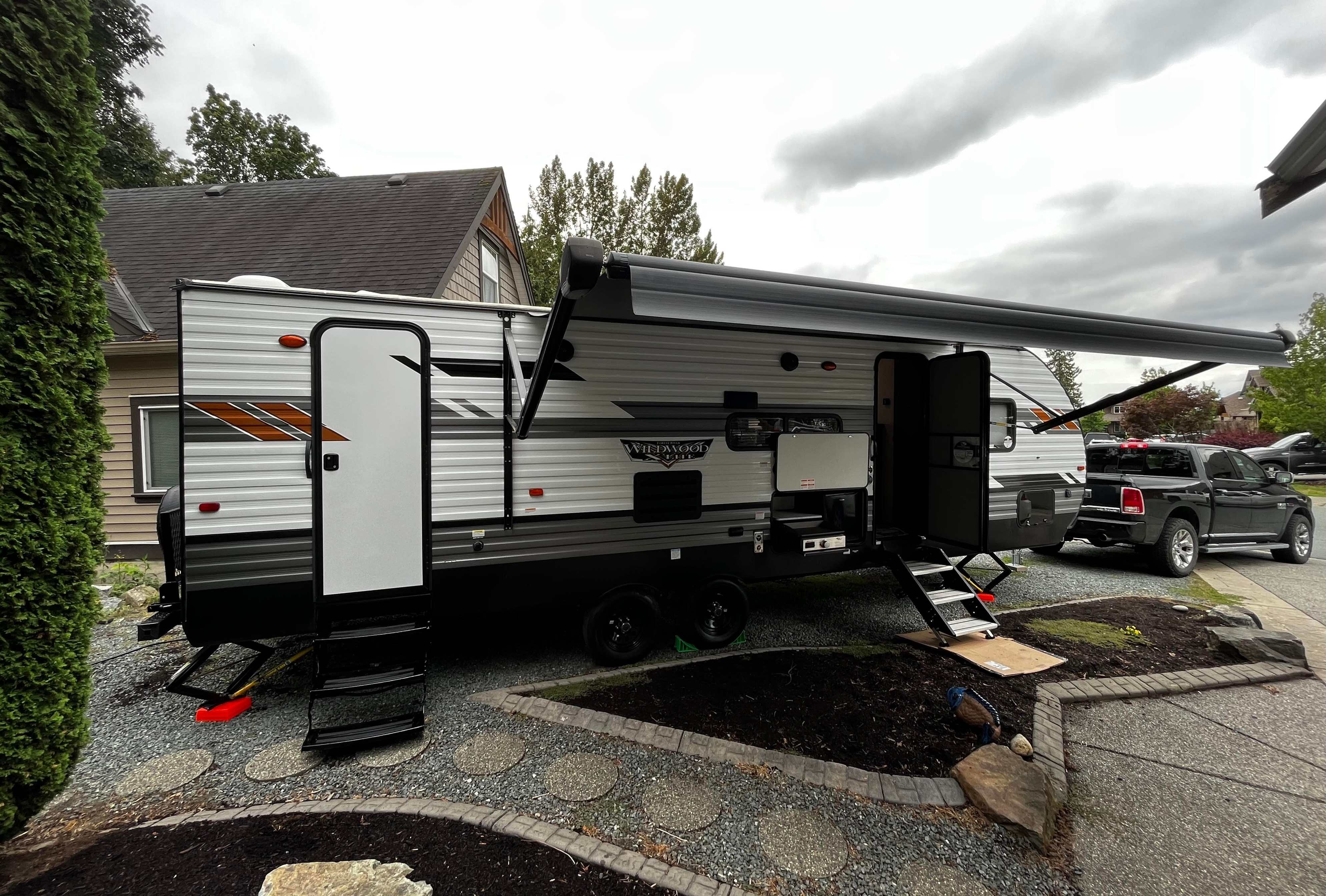 Trailer&Chill Forest River wildwood X-Lite 263BHXL Travel Trailer