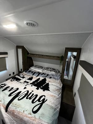 Trailer&Chill Forest River wildwood X-Lite 263BHXL Travel Trailer